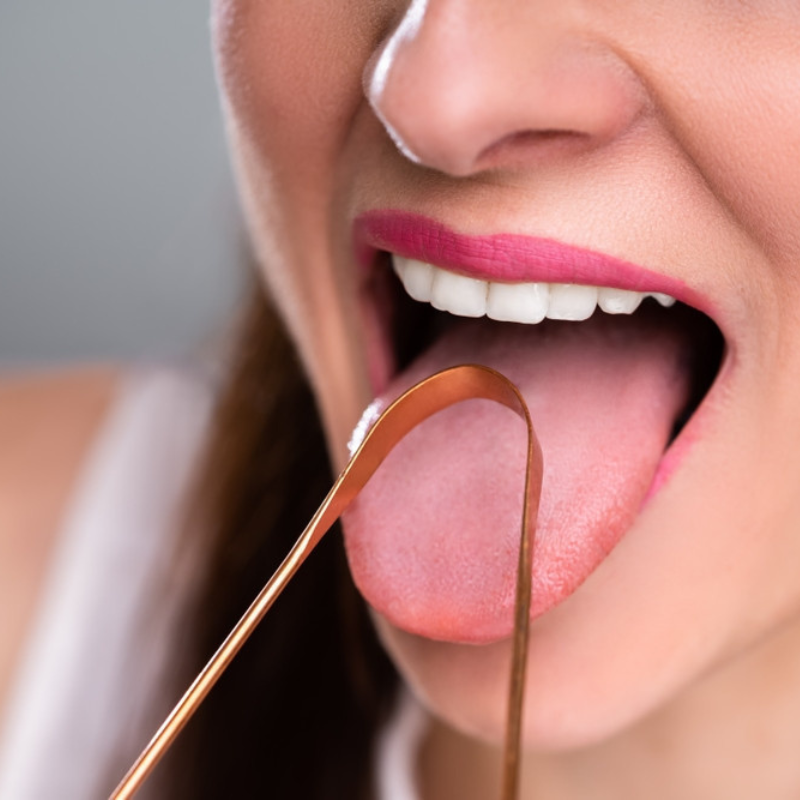 Nettoyage de la langue : l’étape oubliée de l’hygiène bucco-dentaire
