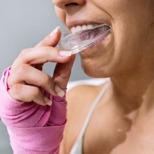 Sport et hygiène dentaire en 2026 : protège-dents, routines et défis spécifiques du sportif