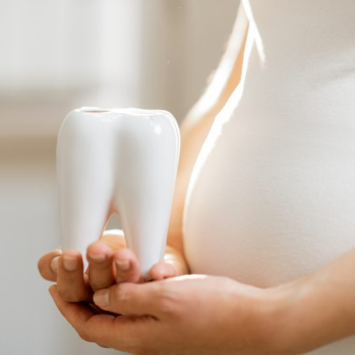 Hygiène dentaire pendant la grossesse : le guide complet 2026 pour protéger vos dents et préparer celles de votre bébé