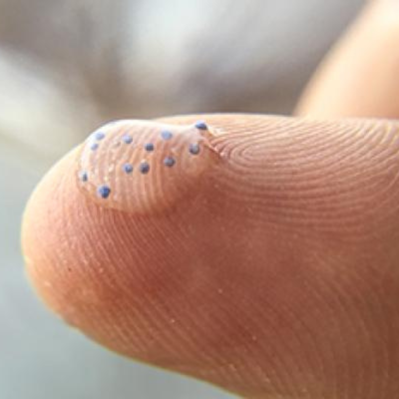 Microplastiques dans les produits bucco-dentaires : dangers, alternatives & guide complet DentalPro Smile™ pour un sourire sain et écoresponsable