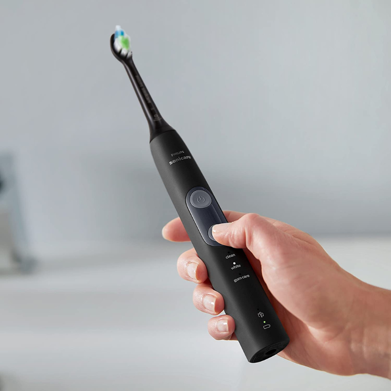 Découvrez comment bien utiliser une brosse à dents électrique rechargeable et adoptez la bonne technique pour protéger vos dents et vos gencives.