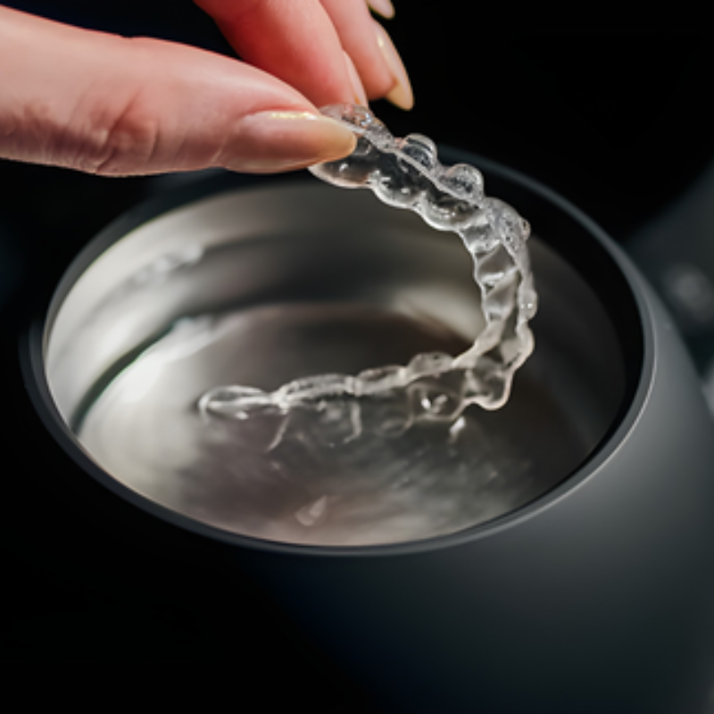 Nettoyeur à ultrasons professionnel UltraClean Pro™ – Élimine les résidus invisibles sur prothèses dentaires, bijoux et aligneurs – Nettoyage rapide en 3 minutes – Résultat impeccable