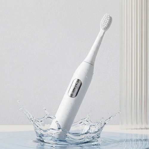 Conçue pour s’intégrer parfaitement à votre quotidien, PureBrush Pro™ résiste à l’humidité, à l’eau, et même aux immersions complètes.Sa structure étanche certifiée IPX7 vous garantit une hygiène sans effort, sans interruption, où que vous soyez.Fini les brosses fragiles et les appareils que l’on évite de mouiller : ici, tout est pensé pour la liberté d’usage.